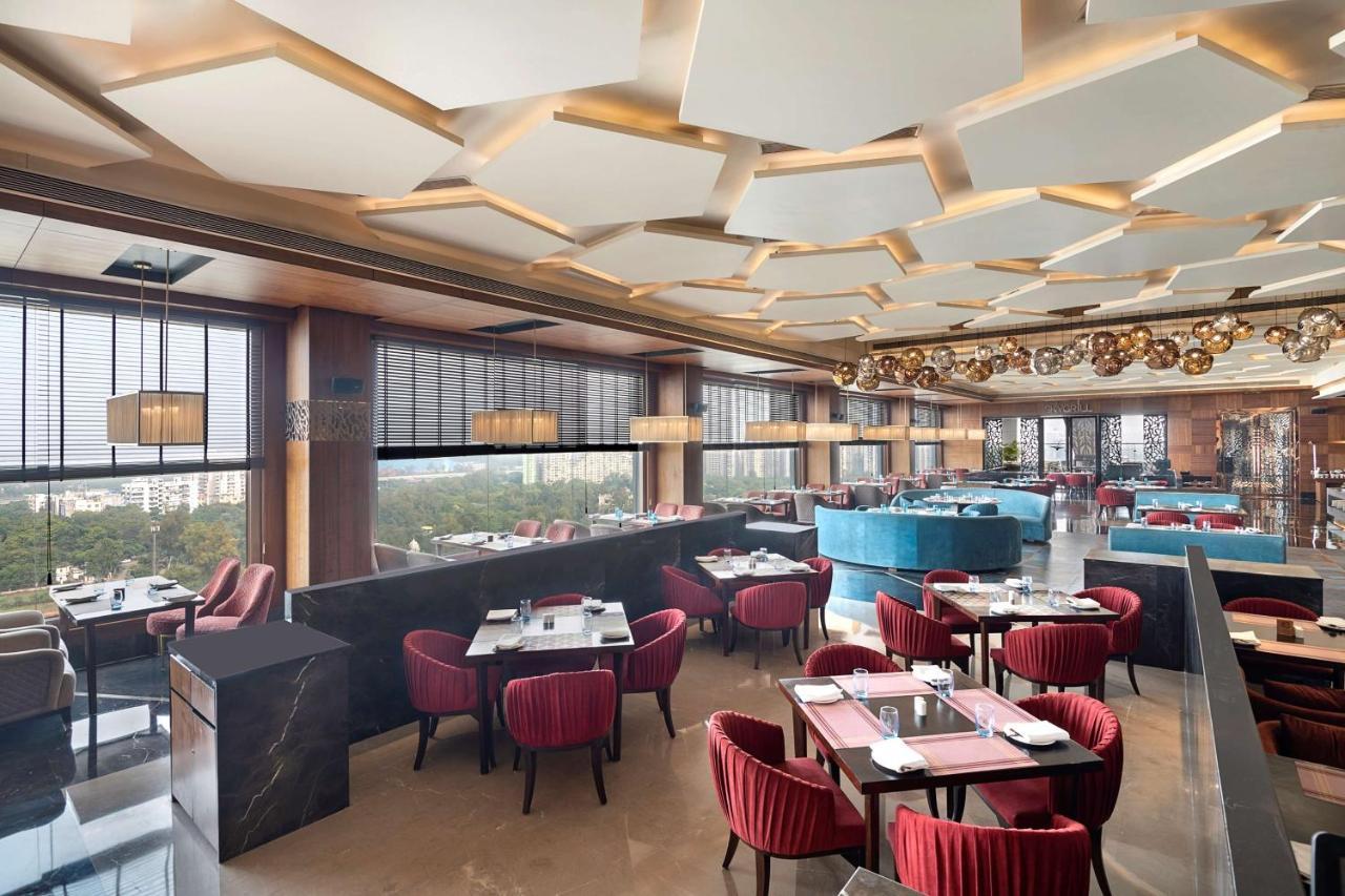 Radisson Blu Towers Kaushambi Delhi Ncr Hotel Ghaziabad Buitenkant foto The restaurant