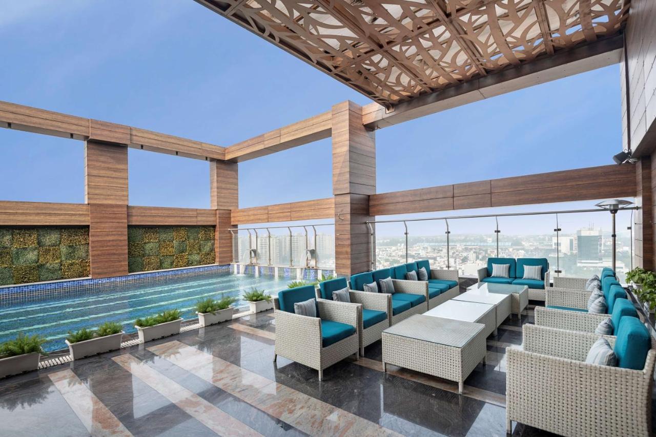 Radisson Blu Towers Kaushambi Delhi Ncr Hotel Ghaziabad Buitenkant foto The Sky Bar