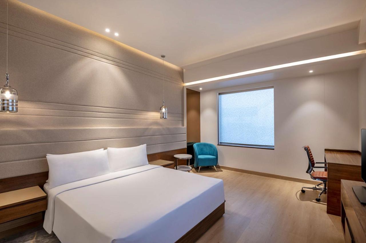 Radisson Blu Towers Kaushambi Delhi Ncr Hotel Ghaziabad Buitenkant foto A room at the hotel