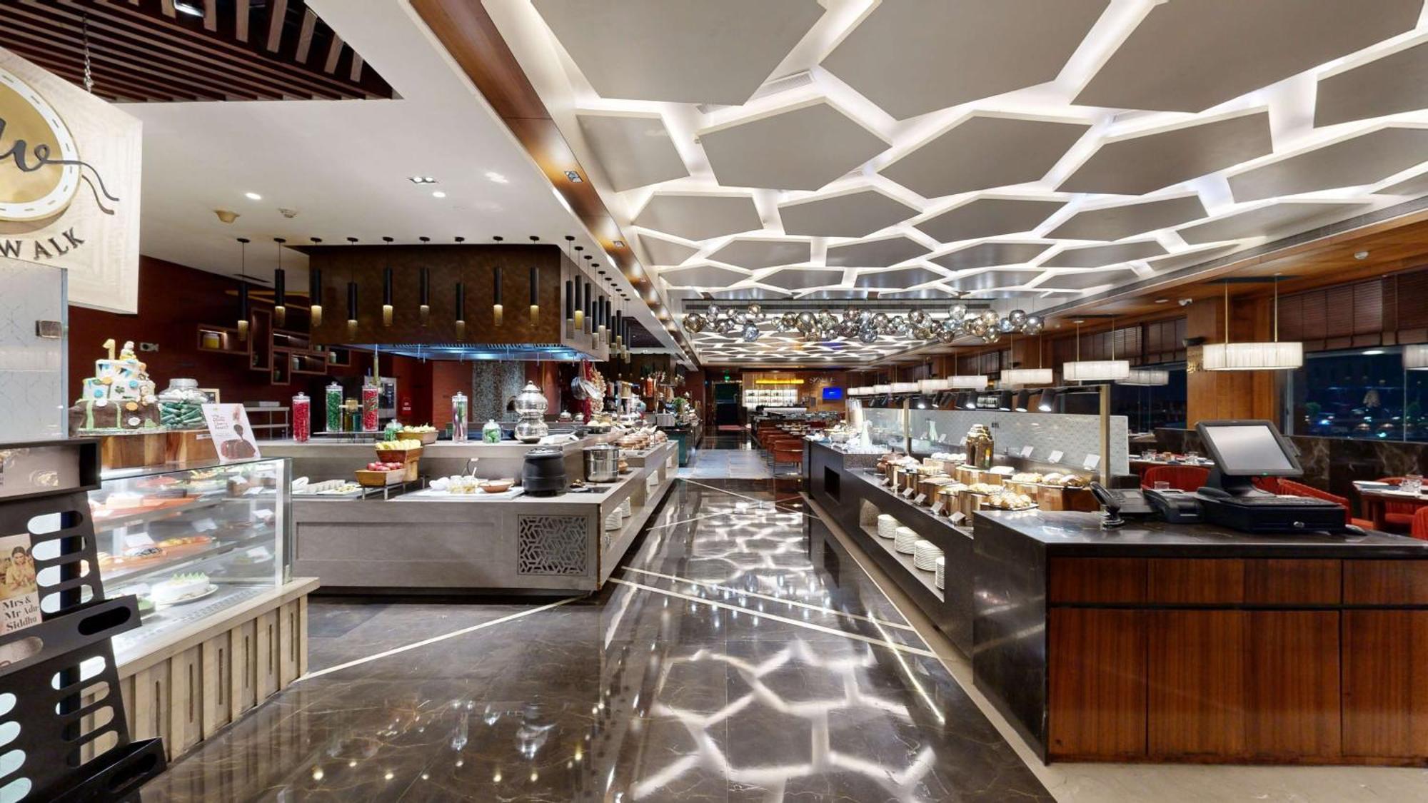 Radisson Blu Towers Kaushambi Delhi Ncr Hotel Ghaziabad Buitenkant foto The buffet at the hotel