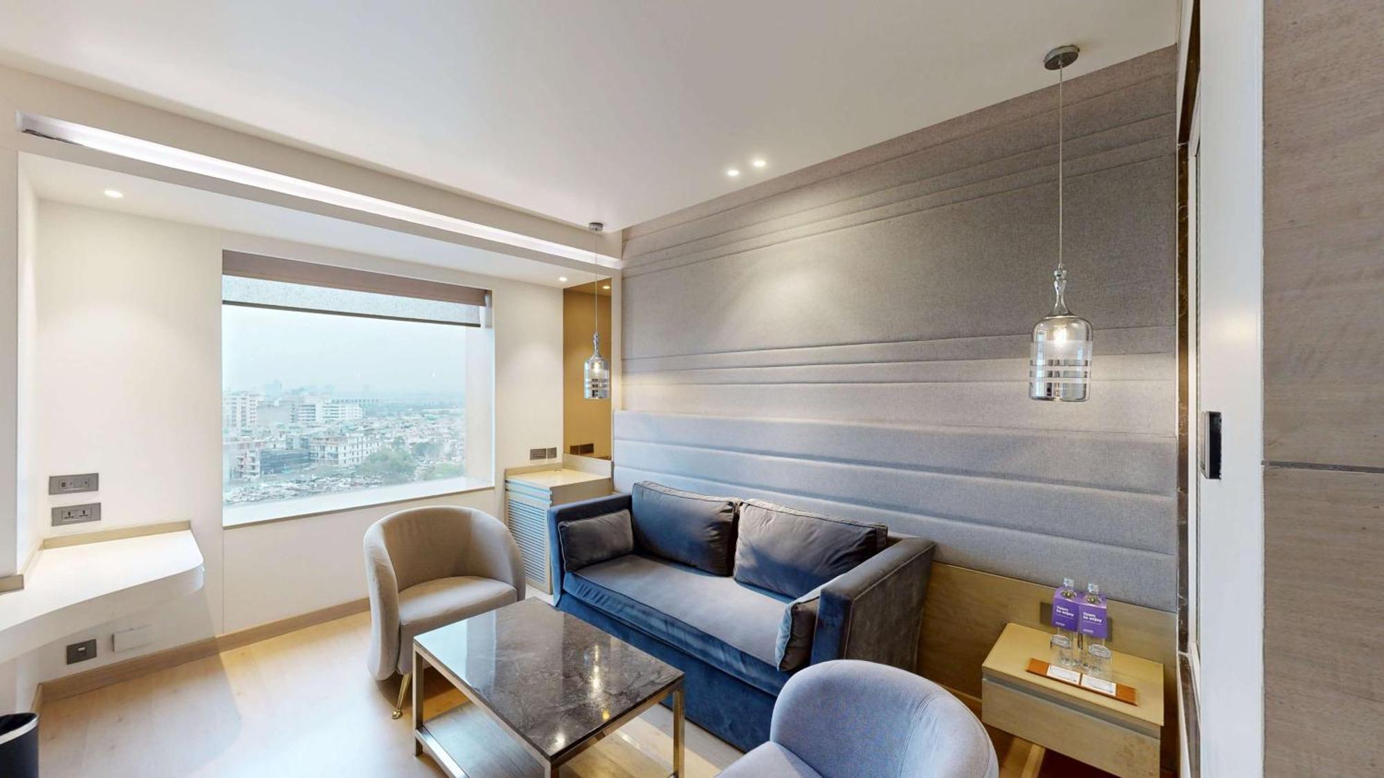 Radisson Blu Towers Kaushambi Delhi Ncr Hotel Ghaziabad Buitenkant foto A suite at the hotel