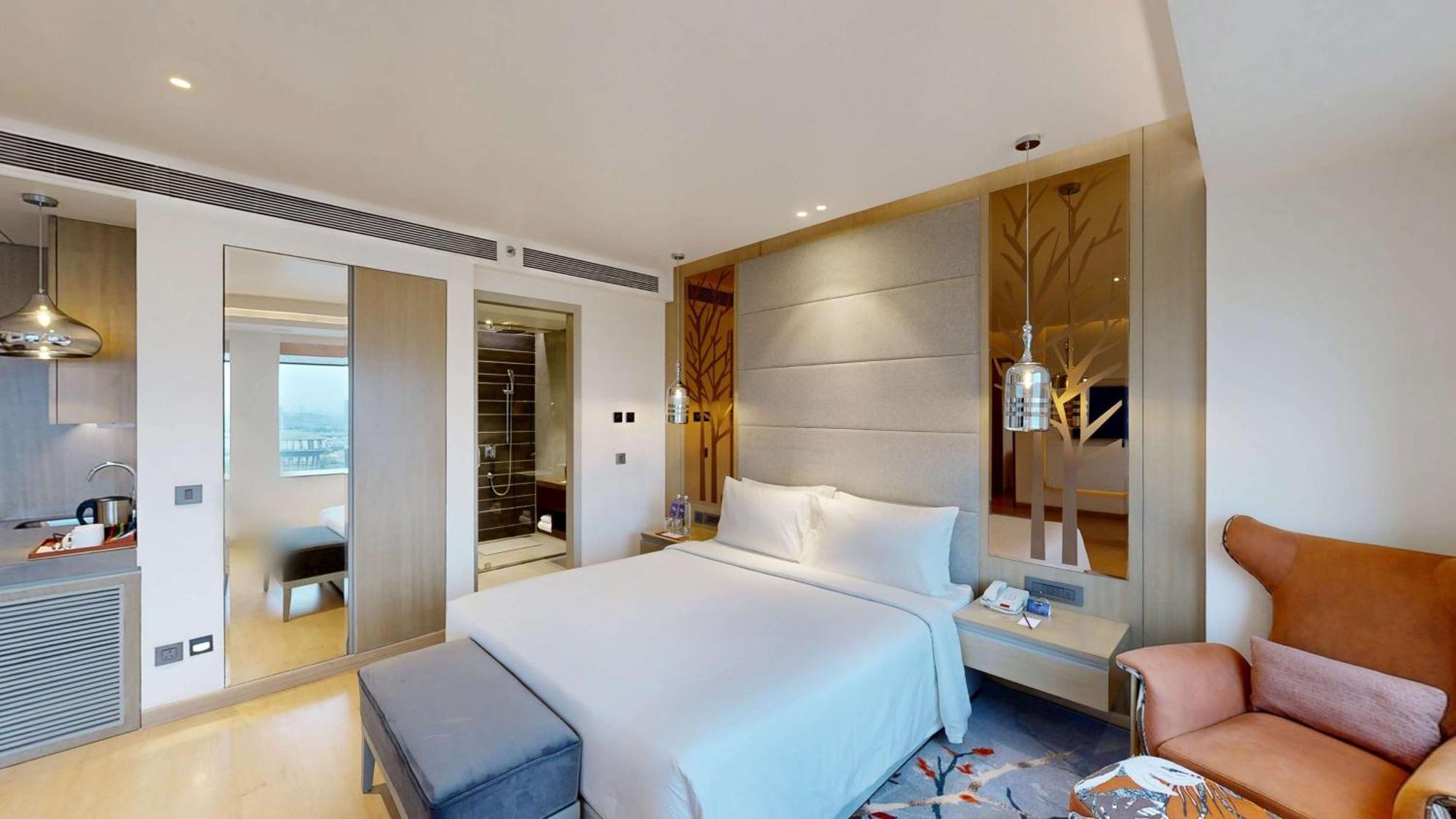 Radisson Blu Towers Kaushambi Delhi Ncr Hotel Ghaziabad Buitenkant foto A bedroom at the hotel